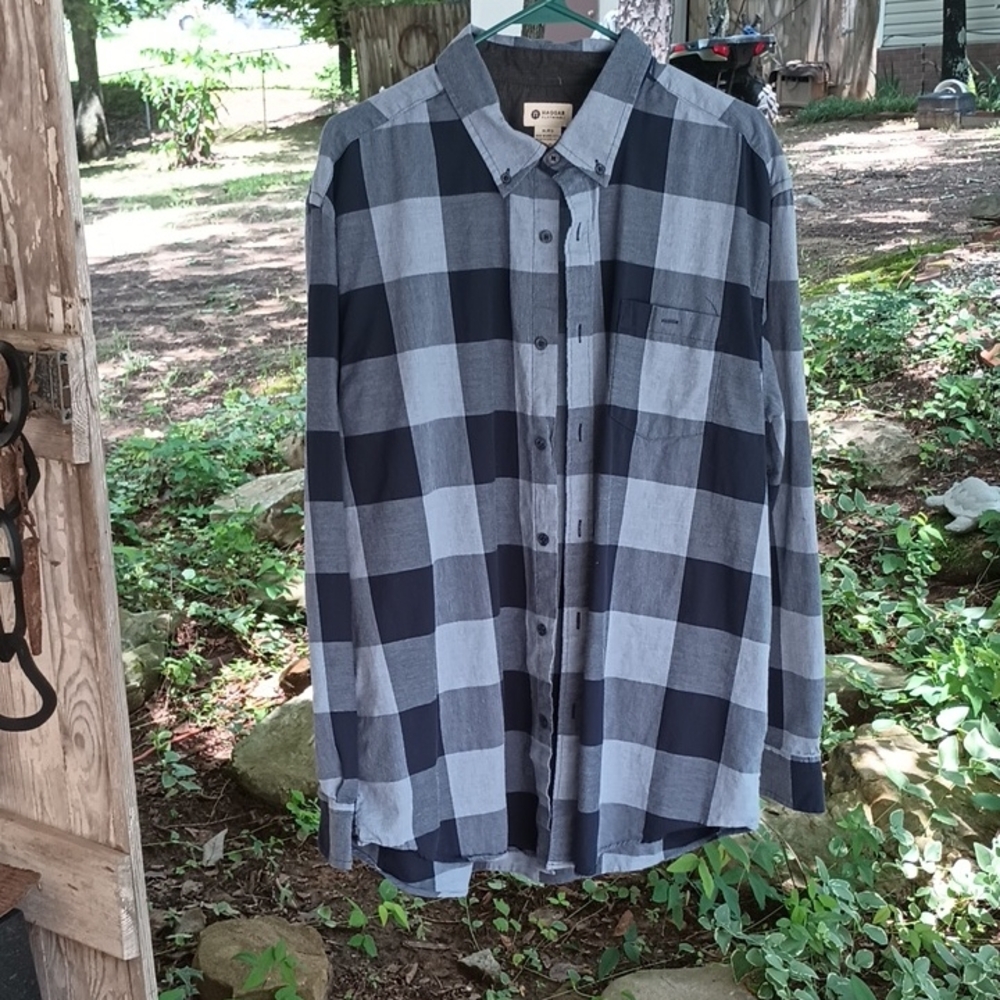 Haggar Men's Blue and Gray Checkered Shirt